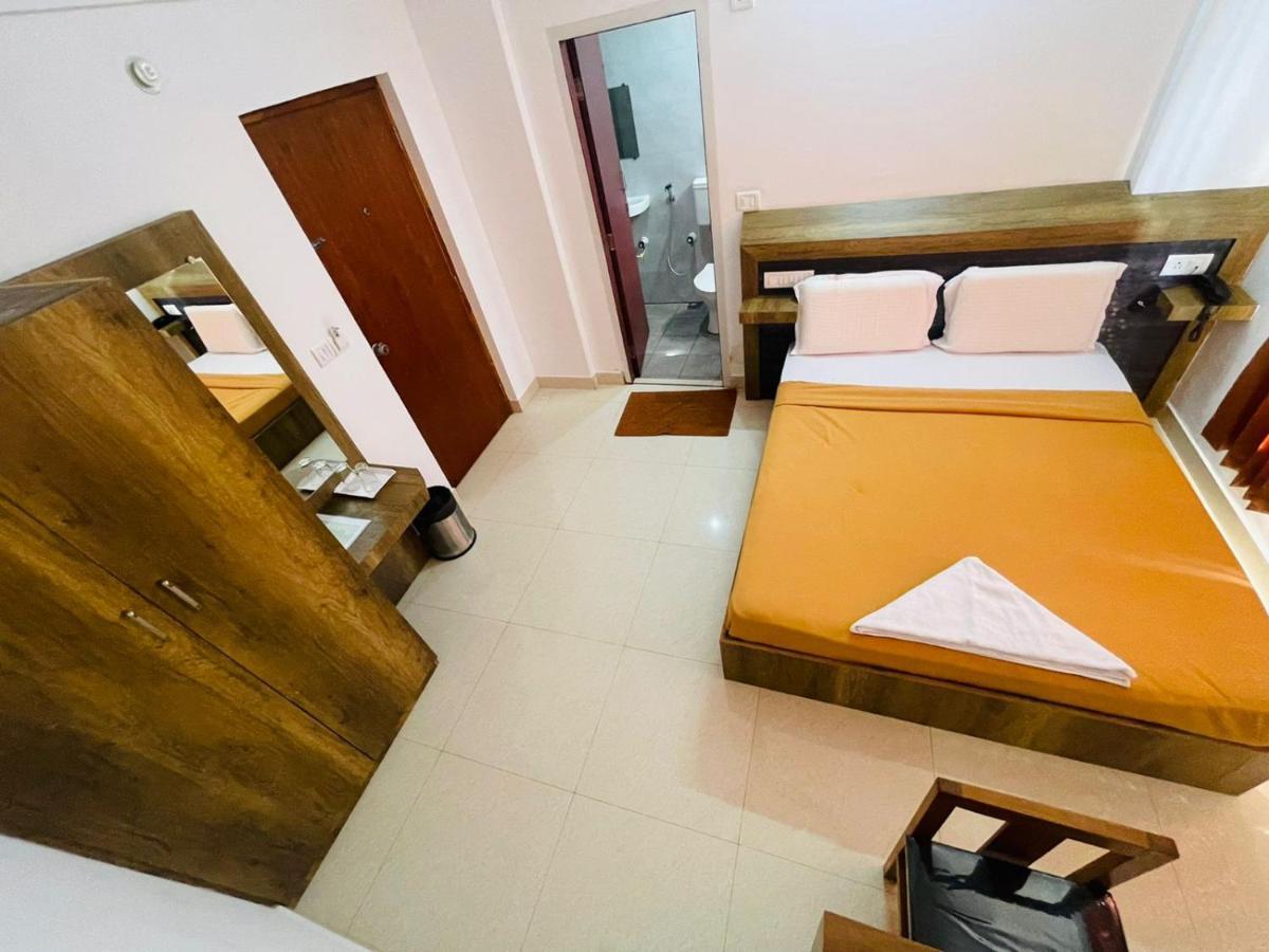 B Six Hotel Бенґалуру Екстер'єр фото